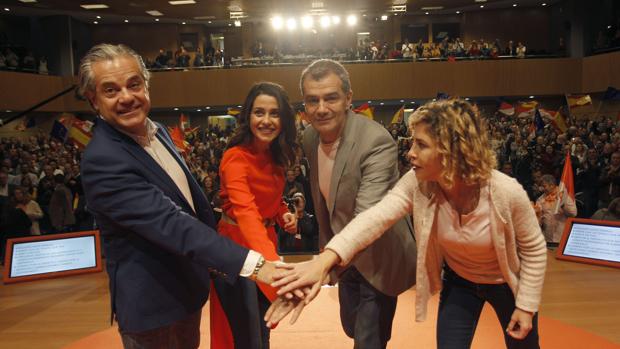 Representantes de C´s, Marcos de Quinto, Inés Arrimadas, Toni Cantó y Marta Mar, en un acto celebrado este sábado en Alicante