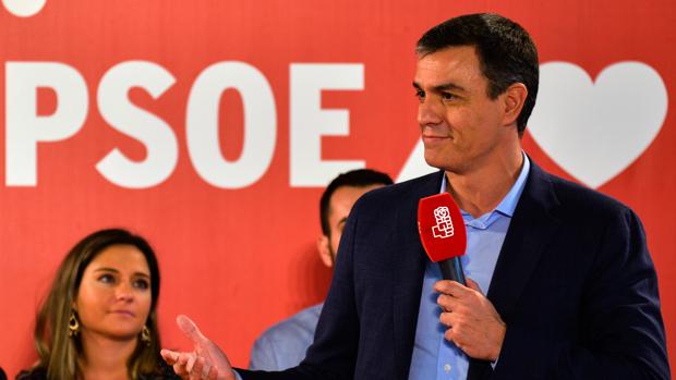l secretario general del PSOE y presidente del Gobierno en funciones, Pedro Sánchez, participan en una comida-mitin en Jaén (España)