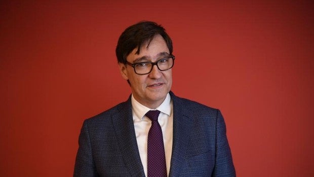 El candidato del PSC a la Presidencia de Cataluña, Salvador Illa, posa para la entrevista con ABC