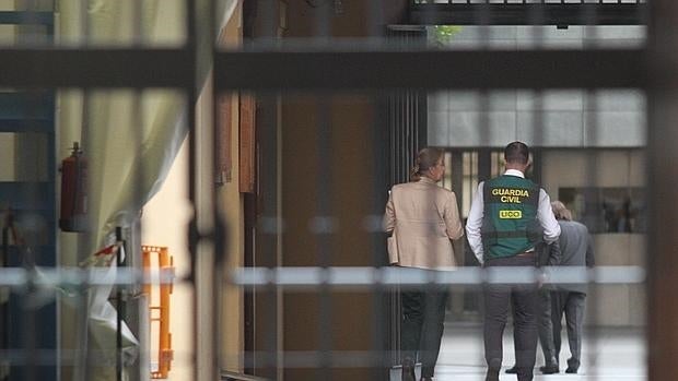 La Guardia Civil, en un registro por la operación Madeja