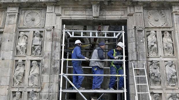 El entorno de la Puerta Santa se ha puesto a punto en los últimos días