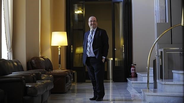 Miquel Iceta posa para ABC en el Parlamento de Cataluña