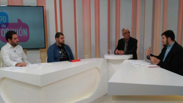 El representante de Compromís, segundo por la izquierda, durante el debate televisado