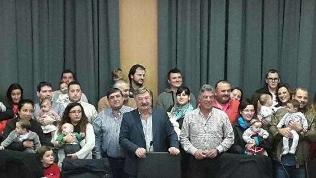 «Foto de familia» de parte de los bebés nacidos este año en la Comarca de las Cuencas Mineras