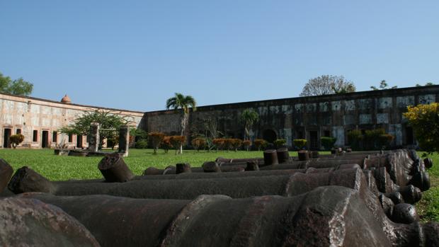 En 1759, Fernando VI autorizó la construcción de la Fortaleza de San Fernando, en Honduras, que terminó en 1775
