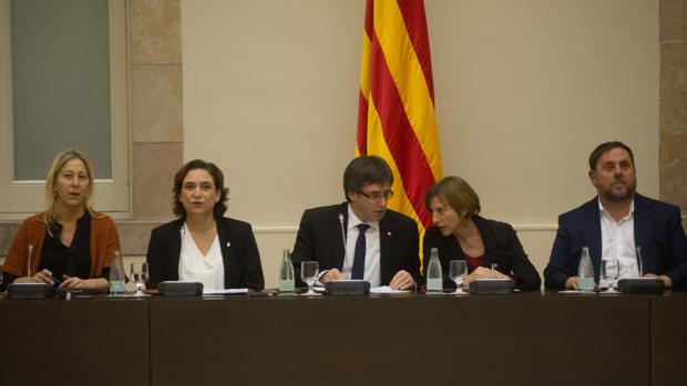 Cumbre en Barcelona sobre el referéndum el 23 de diciembre con Puigdemont, Colau, Forcadell y Junqueras