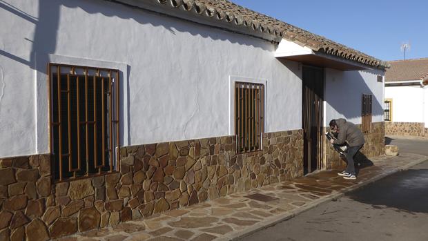 En esta vivienda de Corral de Calatrava (Ciudad Real) fallecieron dos ancianos el pasado mes de enero al declararse un incendio