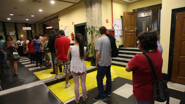 Colas en el registro de uniones de hecho de la Comunidad de Madrid en el año 2012