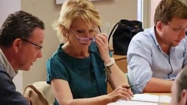 Esperanza Aguirre, junto a los ediles Íñigo Henríquez de Luna y José Luis Martínez Almeida, en la reunión de grupo del viernes