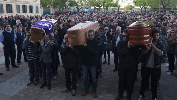 Familiares y amigos despiden a los montañeros fallecidos