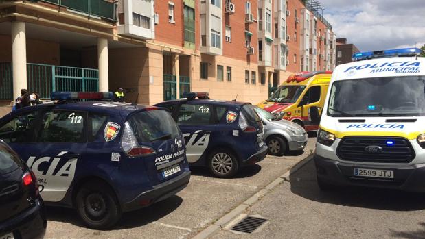 La Policía y Emergencias en la calle Ricardo Beltrán