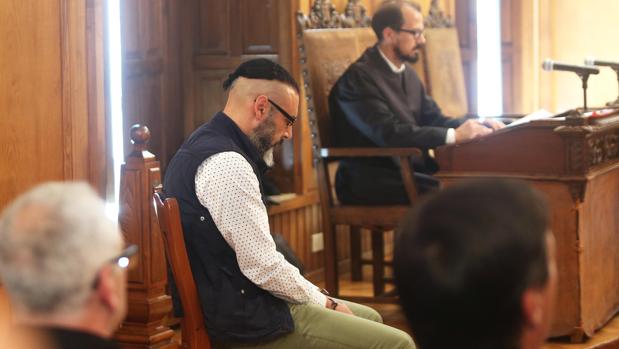 El condenado por el crimen de Moraña, David Oubel, durante la celebración del juicio