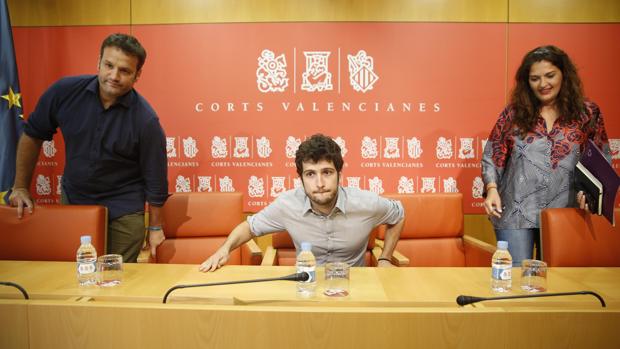 Antonio Estañ, acompañado por César Jiménez y Fabiola Meco este lunes