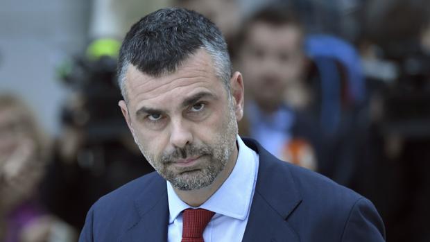 El exconsejero de Empresa de la Generalitat Santi Vila este jueves a su llegada a la Audiencia Nacional