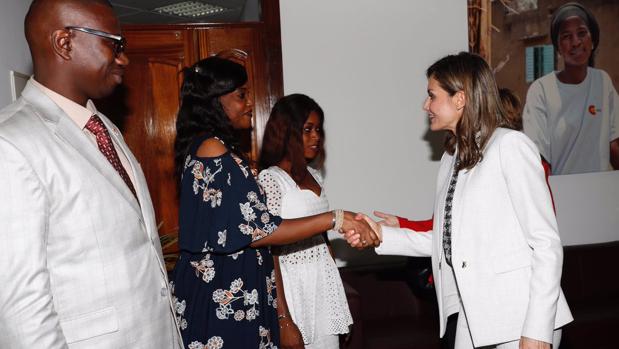 La Reina Letizia, hoy tras una reunión con cooperantes en Dakar