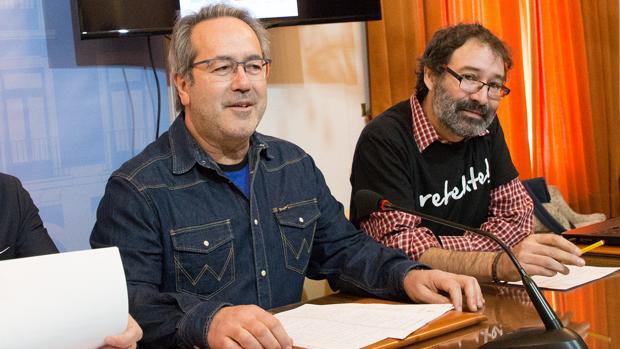 Guarido, junto al concejal de Economía y Hacienda, Miguel Ángel Viñas, en una reciente rueda de prensa