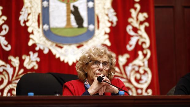 La alcaldesa de Madrid, Manuela Carmena, en la Junta Municipal de Tetuán