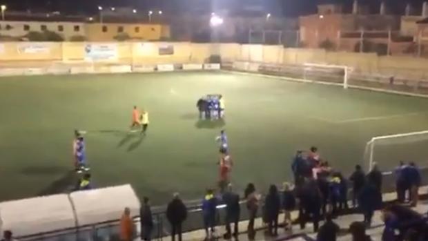 Imagen de archivo de una pelea en un partido de fútbol de juveniles