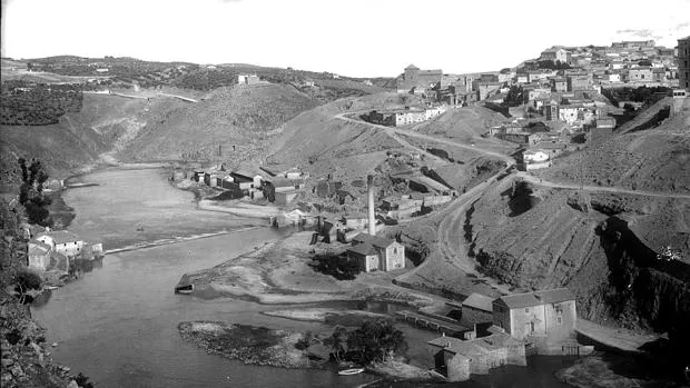 Molino de Romayla, a la izquierda de la imagen, dÃ³nde fue encontrado el cadÃ¡ver de LlaudÃ­ (Foto, Thomas. Archivo Municipal de Toledo)