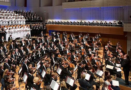 Actuación de la Mahler Chamber Orchestra con Paco Varoch