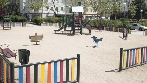 Columpios de un parque infantil de Madrid