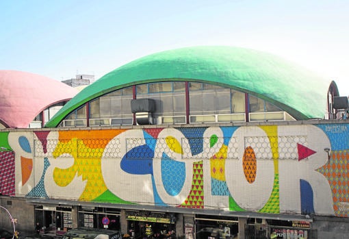 Boa Mistura empapó de pintura las cúpulas del Mercado de la Cebada, a través de una obra de 6.000 metros cuadrados