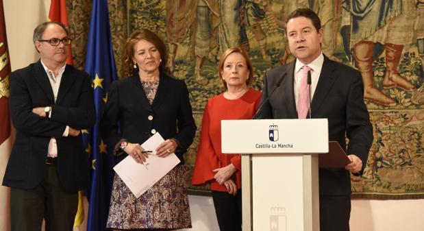 García-Page presentó el proyecto de ley junto a la consejera Aurelia Sánchez y los directores generales de Atención a la Dependencia y Mayores y Personas con Discapacidad, Ana Saavedra y Javier Pérez