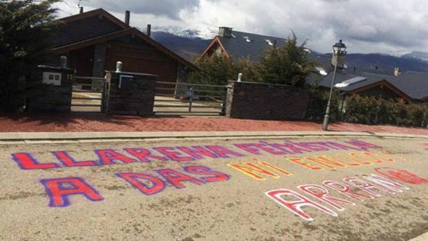 Pintada en la residencia del juez Llarena en Das (Gerona), donde le llaman fascista
