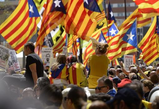 Asistentes a la manifestación de hoy, en Barcelona