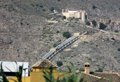 Imagen de la conducción del trasvase Tajo-Segura a su paso por la provincia de Alicante