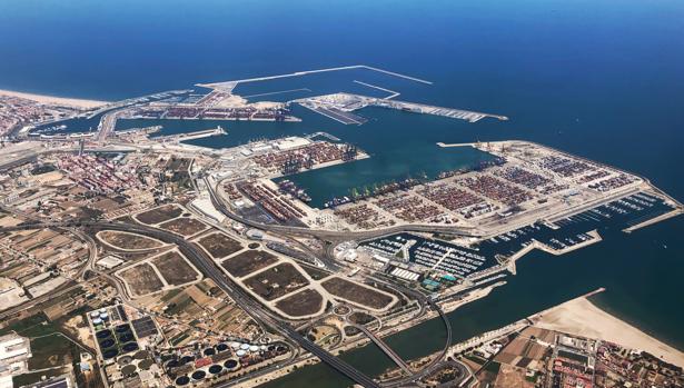 Vista aérea de las instalaciones del puerto de Valencia