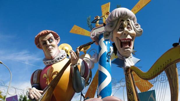 Una hoguera plantada en las fiestas de Alicante