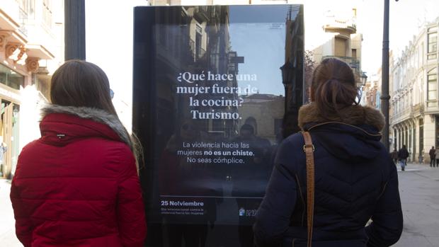 Una de las imágenes de la campaña de chistes machistas de Zamora