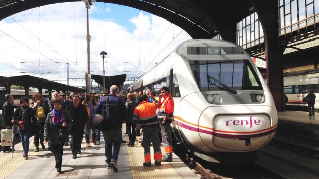 Imagen de archivo de un tren en la estación de La Coruña