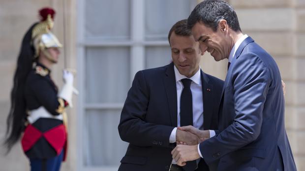 Pedro Sánchez y al presidente de Francia Emmanuel Macron en el Palacio del Eliseo (París) el 23 de junio