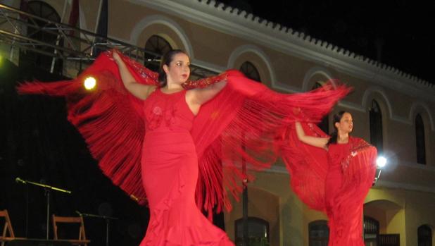La actuación se celebró en la plaza de España