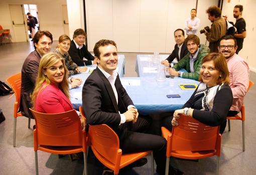 Pablo Casado, junto a los miembros de la dirección del PPCV
