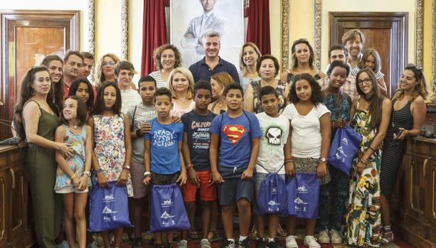 Niños saharauis en su despedida en el Ayuntamiento de Guadalajara
