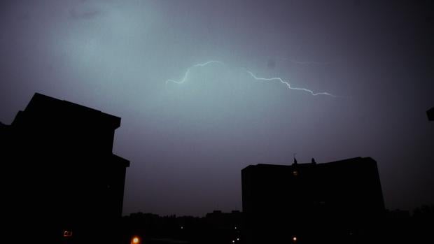 Foto de archivo de una tormenta de verano