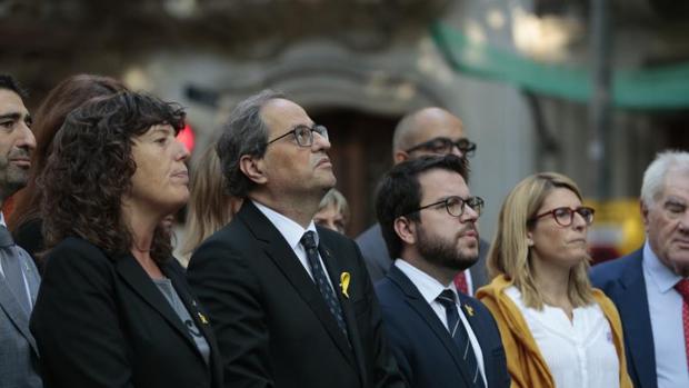 El President de la Generalitat, Quim Torra, junto a los miembros del Gobierno catalán, en la ofrenda floral al monumento de Rafael Casanova, en motivo de la Diada de Cataluña, este martes