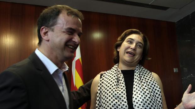 Alfred Bosch y Ada Colau en el Ayuntamiento