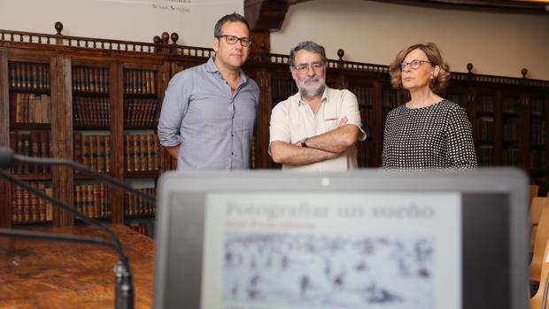 Óscar Blanco, Joan Fontcuberta y María Bolaños, en la presentación del proyecto