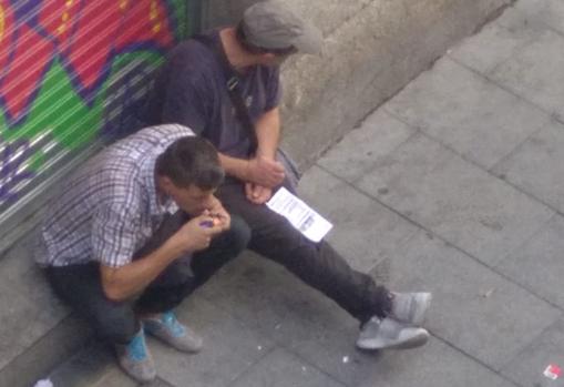 El consumo de alcohol y drogas deja a diario duras escenas