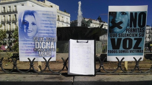 Recogida de firmas para cambiar la Ley del Menor en la Puerta del Sol