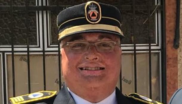 Juan Pérez Suárez, con el uniforme oficial de jefe de Protección Civil de Torrijos