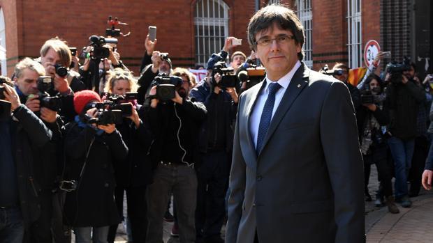 Carles Puigdemont al salir de la cárcel de Alemania