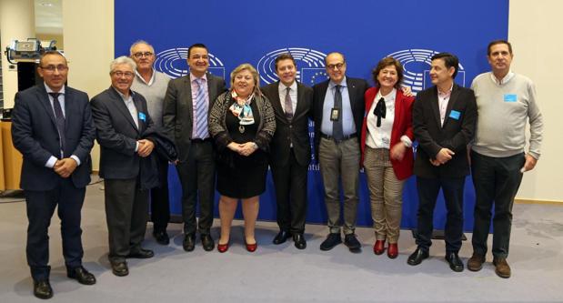 La delegación castellano-manchega en Bruselas, con el presidente Page al frente, se reunió con los eurodiputados Paolo de Castro y Clara Aguilera