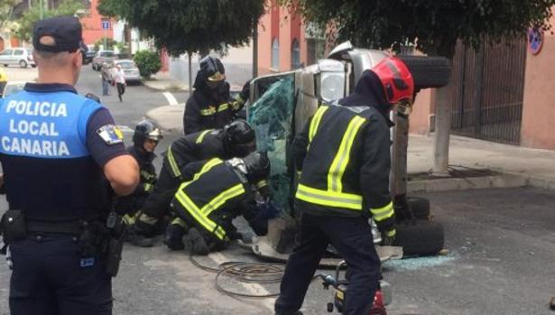 Accidente en la ciudad de Las Palmas donde se vieron implicados tres vehículos con una mujer herida