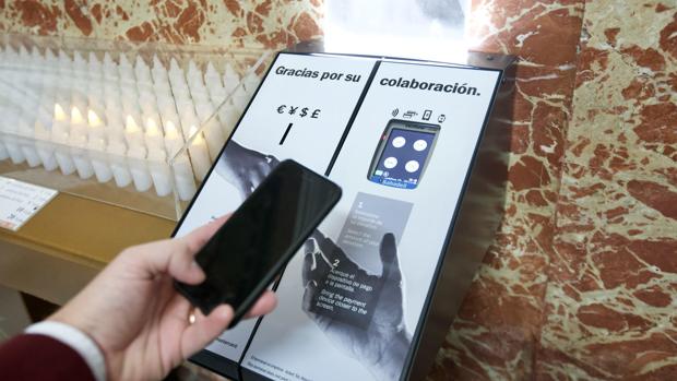 Uno de los terminales instalado en la Basílica de la Virgen de los Desamparados en Valencia