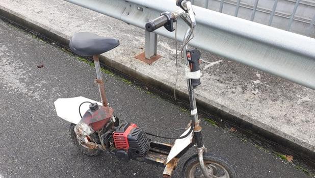 Imagen del vehículo fabricado con partes de un bicicleta, una minimoto y una desbrozadora